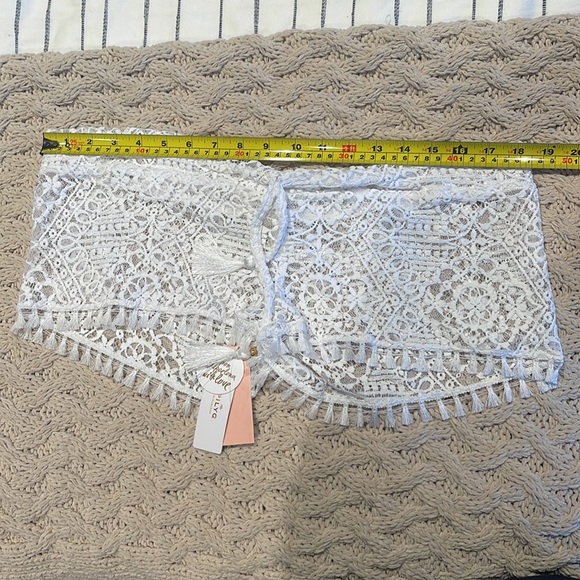 PilyQ Water Lily Napa Fringe White Lace Beach Coverup Shorts- Size M/L - Picture 9 of 9
